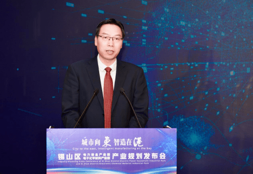 锡山区人民政府副区长 吴伟君东港现已拥有6家主板上市企业,并建立了