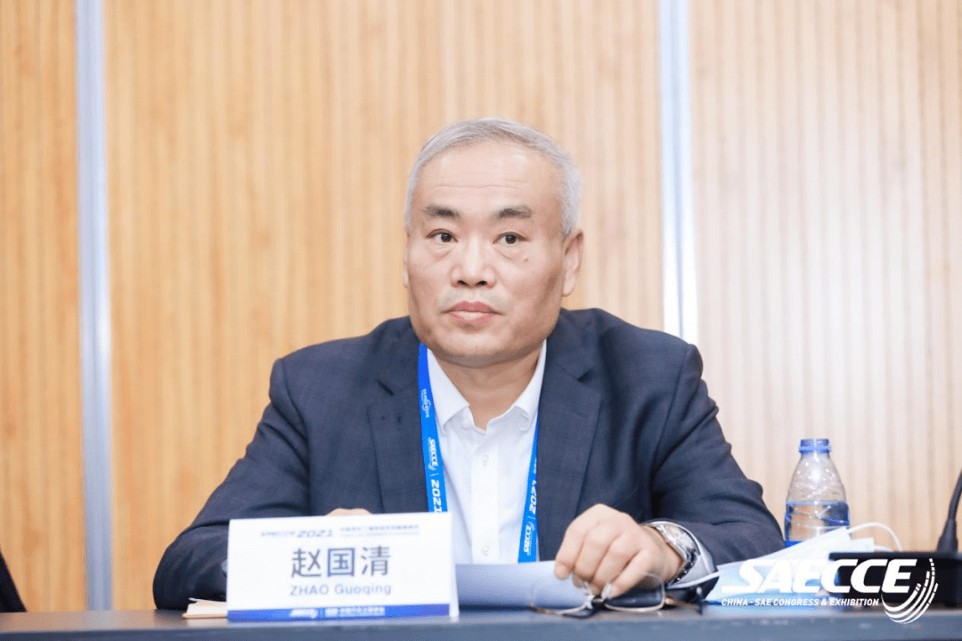 一汽解放汽车有限公司总经理助理赵国清宣读了委员会人员变动情况说明