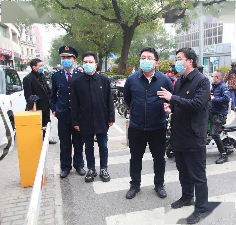 东城区委常委统战部部长郑晓博到体育馆路街道检查疫情防控工作