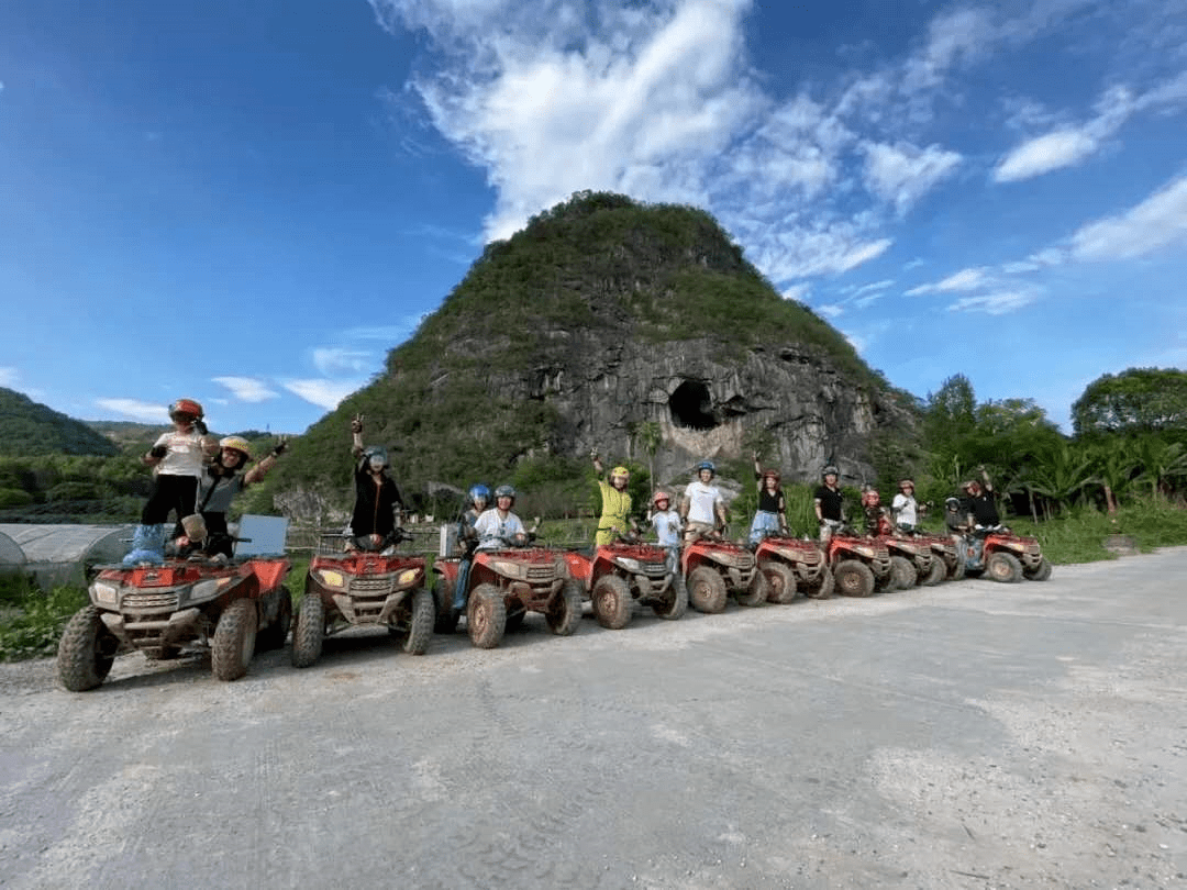 不舍昼夜在渔塘溪边,驻足龙鳞坝游过岩洞,赏完花海向万寿岩的深秋出发