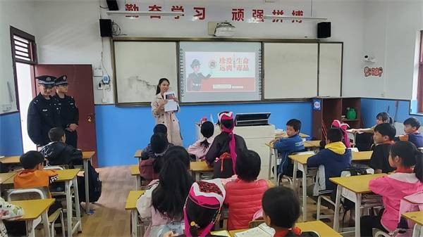 万山|防城港防城区：禁毒教育进校园