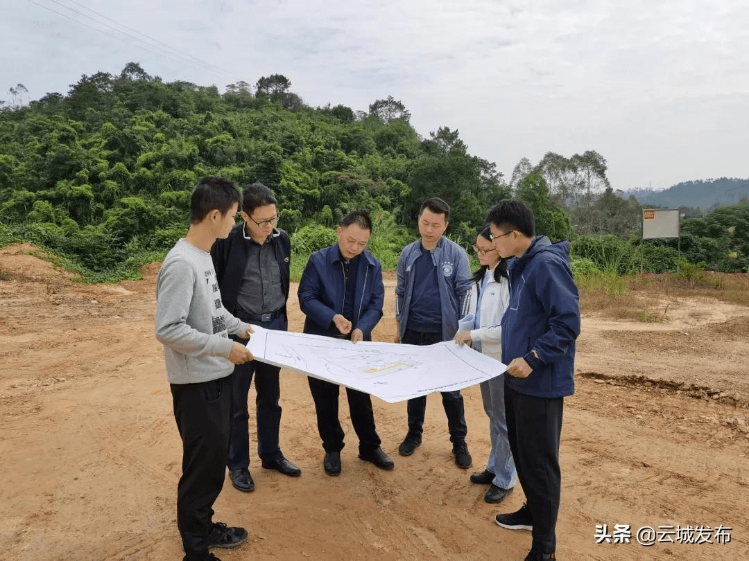 10月24日,云城区委副书记,区长陈晓周带队到云城区