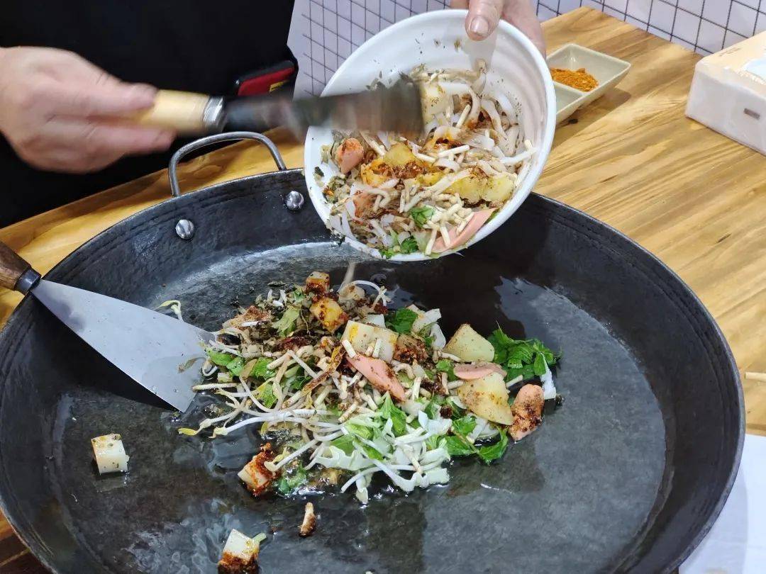 万物皆可烙安顺人都喜欢的烙锅美味秘诀请收下