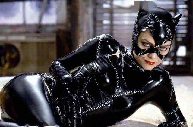 安妮·|小皮鞭+高跟鞋，8代真人版猫女，新《蝙蝠侠》猫女形象如何？