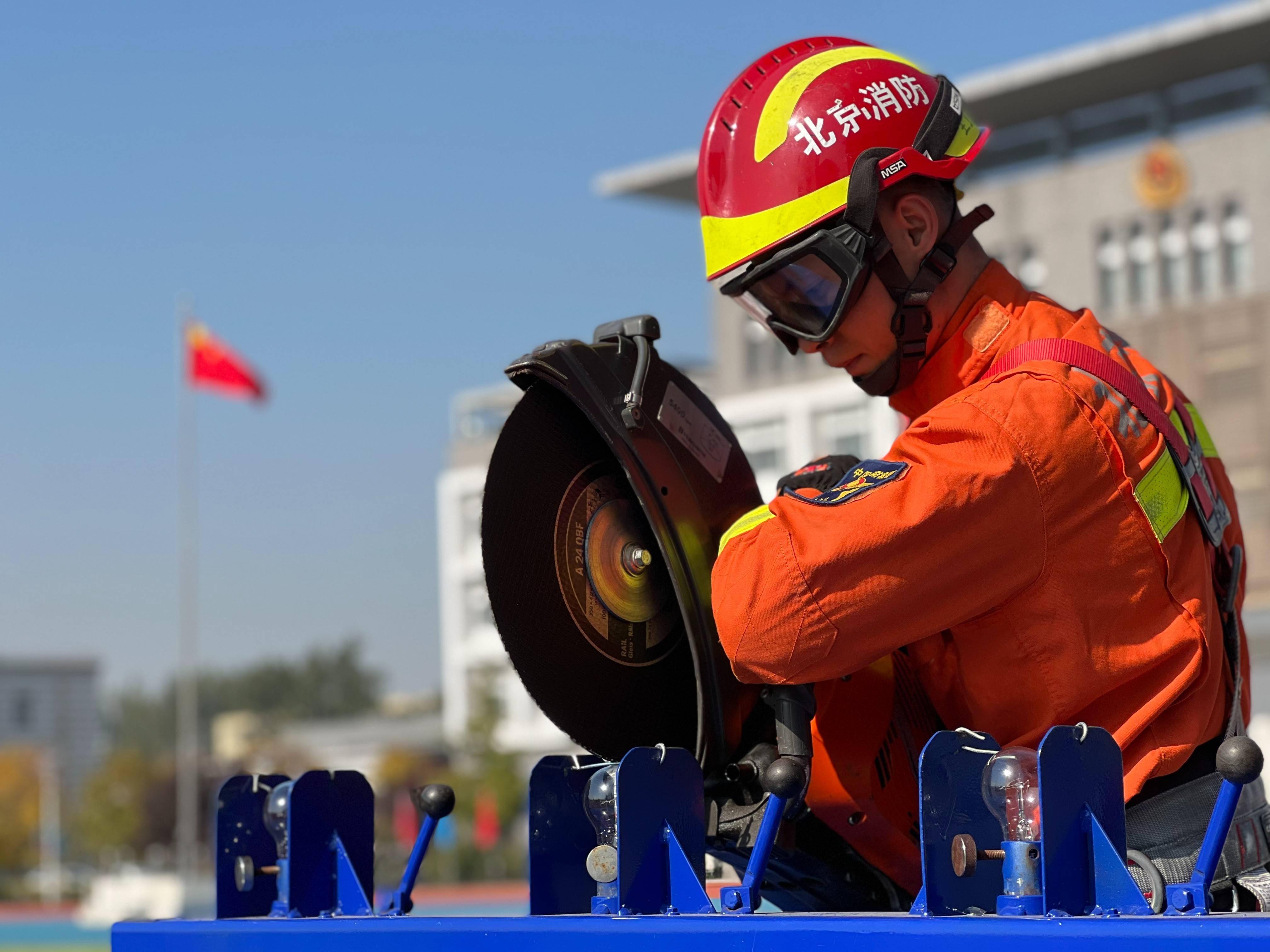 田园|全国顶尖消防员同台竞技，记者为您揭秘出征的北京消防“天团”