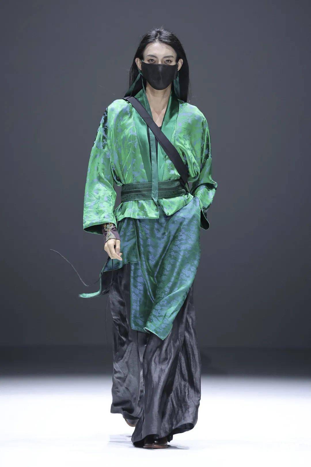 服装 S/S2022深圳时装周｜DAY4：别样角度，诠释「型」之烂漫