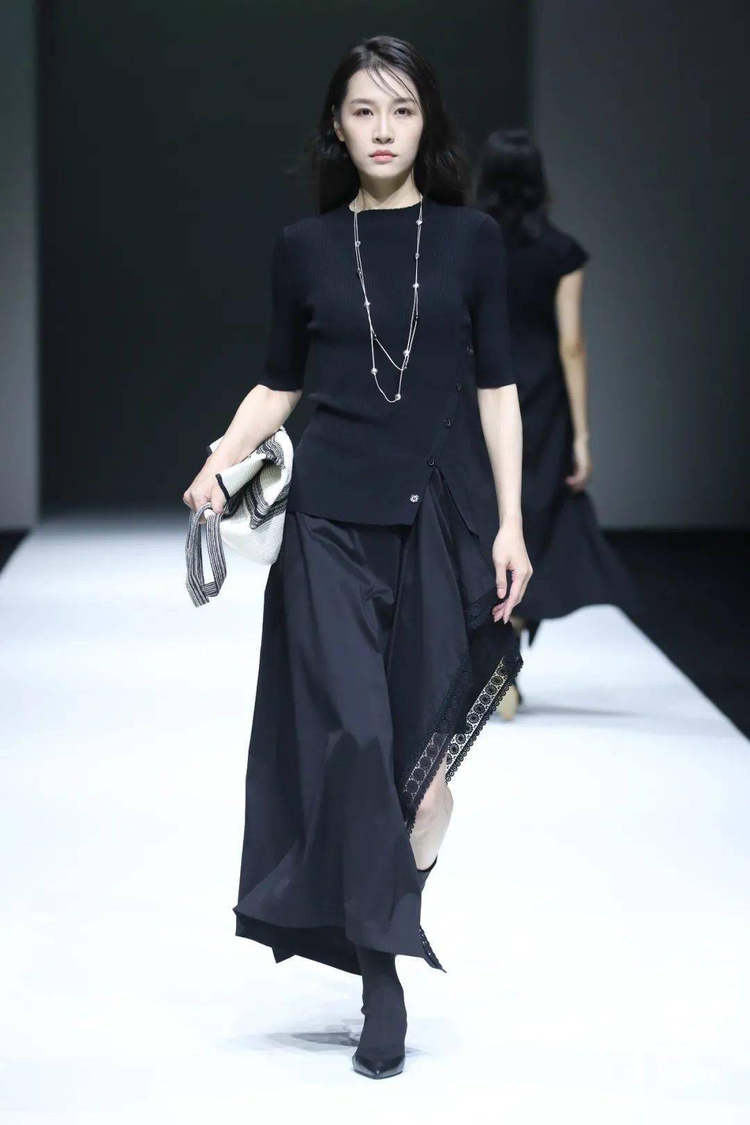 服装 S/S2022深圳时装周｜DAY4：别样角度，诠释「型」之烂漫