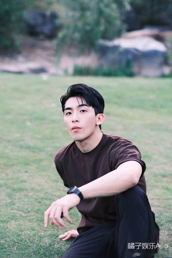 校园小说男主从此有了脸…