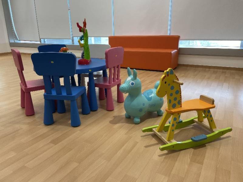 动物香港有家最不像医院的医院得奖无数，连画墙上的动物都得微笑