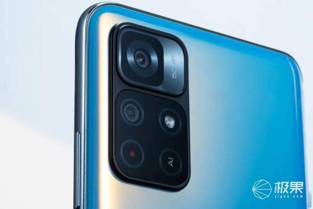 卢伟|红米Note 11千元价彪悍登场！顶级屏幕、1亿像素拍照、15分钟充满电..太狠了