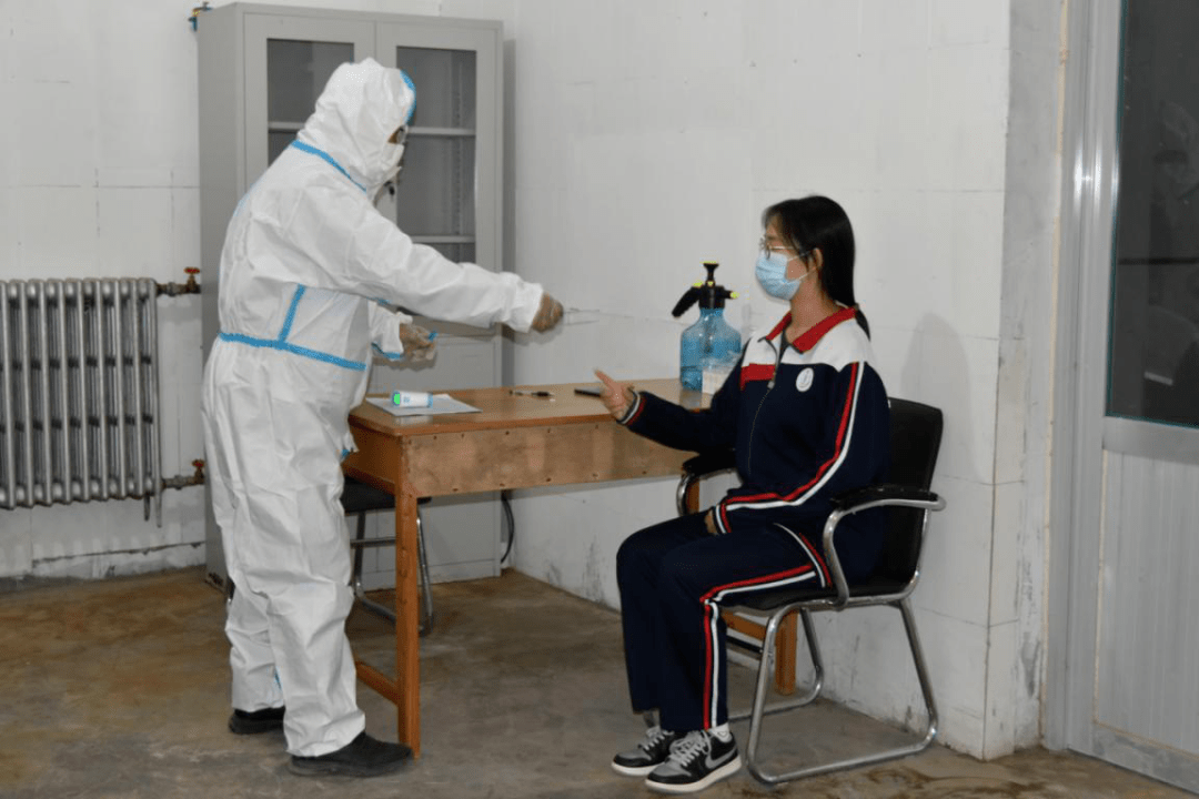 落实疫情防控要求筑牢学校安全防线顺平职教中心举行疫情防控应急演练