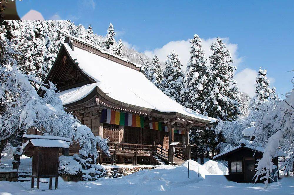 日本十大紅葉名所之一絕壁下的秋日山形縣立石寺