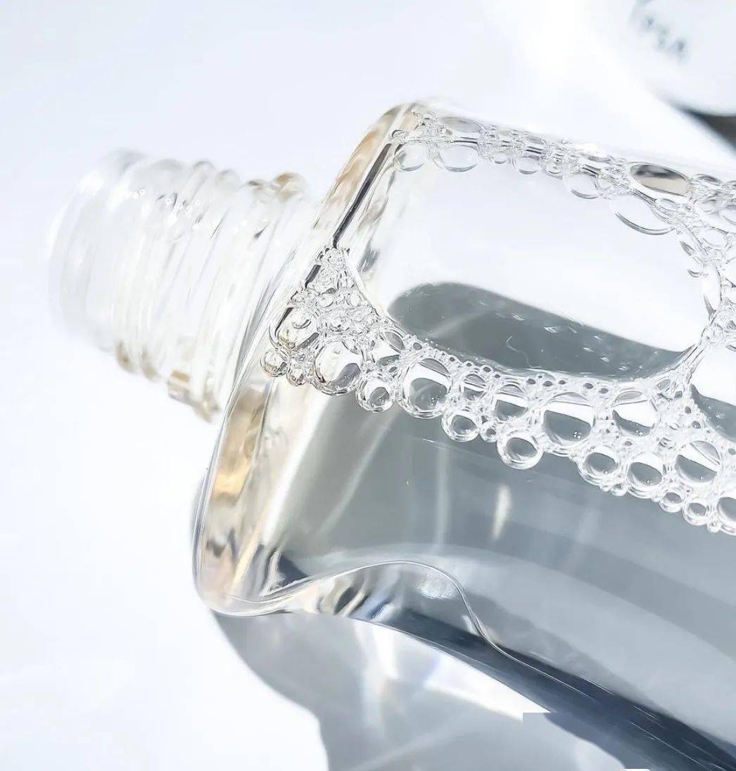 肌肤|坚持早C晚A后，我的脸竟然……