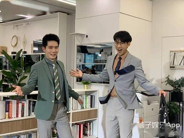 校园小说男主从此有了脸…