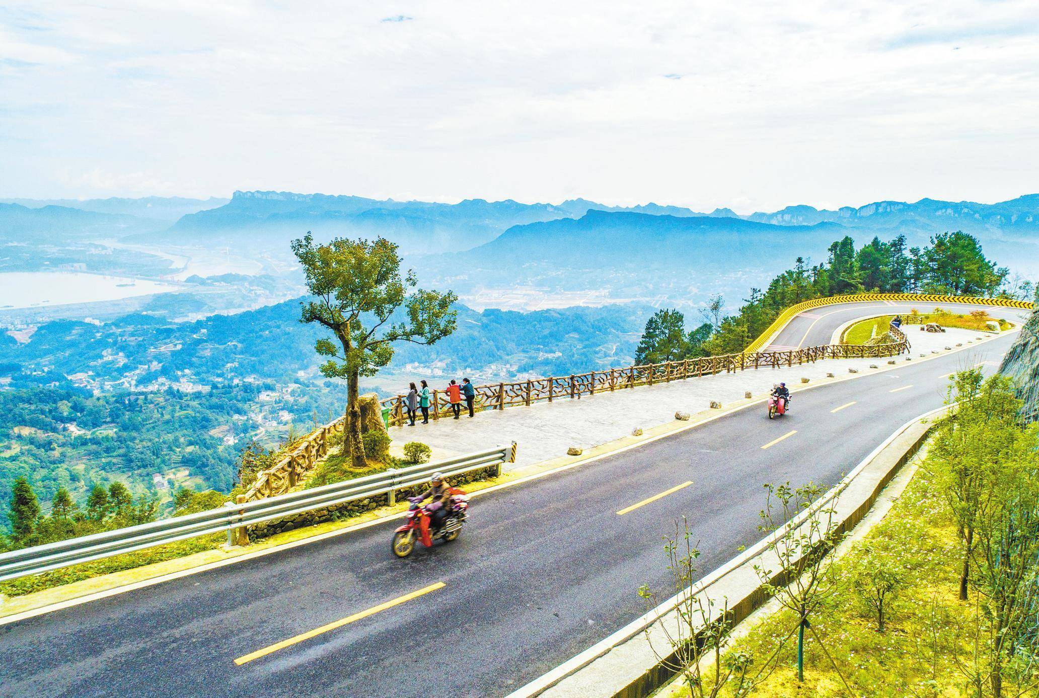 平台|山路弯弯秋色浓