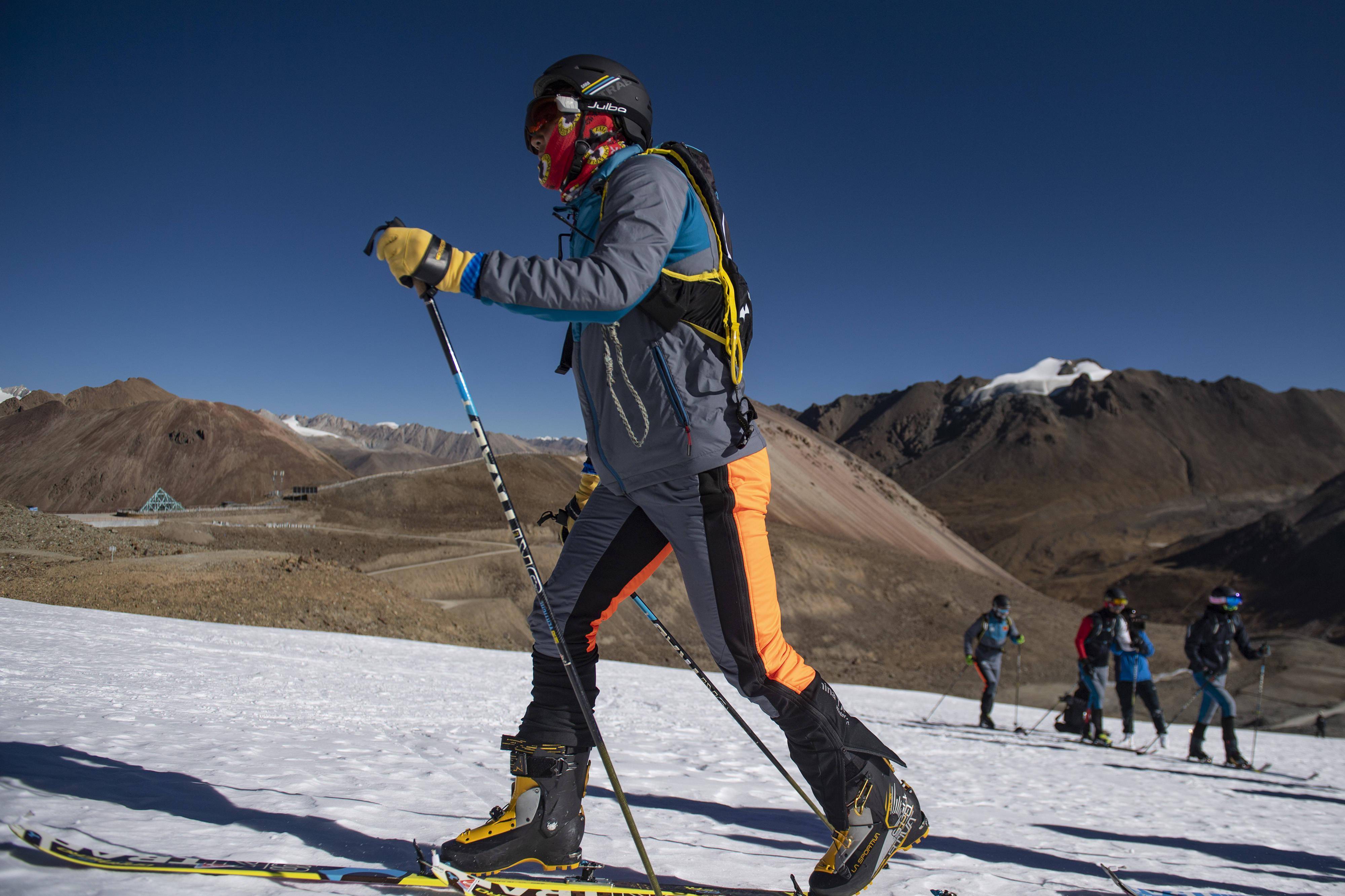 滑雪登山入奥图片