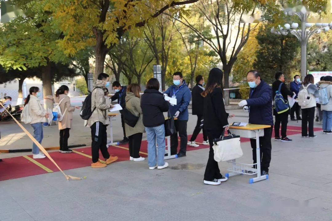包头市2021年下半年全国中小学教师资格考试顺利开考齐秀丽副市长深入