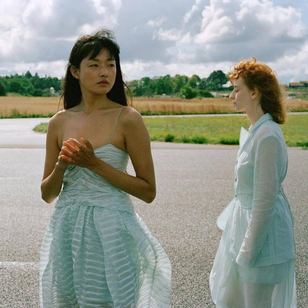 品牌 为「童话」找到合适的安放,来自北欧的浪漫!Cecilie Bahnsen将心跳融入到雨声、风声、吉他声中!