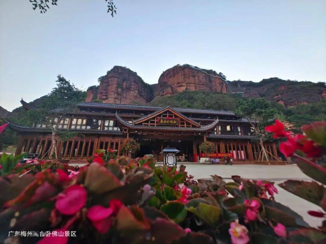 金龍自組廣東梵淨山平遠南臺山臥佛大佛寺一天遊觀世界最大天然臥佛