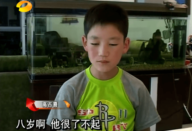 交换时间结束前一晚,城市爸妈想让高占喜多呆一天,他很开心地答应了.