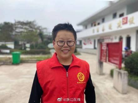 视力|仅凭微光和感觉！衢州视障男子5分钟完成一幅画