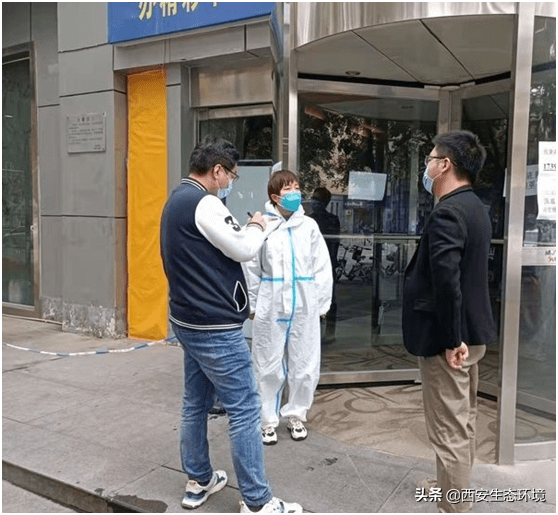 西安市生態環境局閻良分局對隔離酒店涉疫垃圾處置情況進行檢查