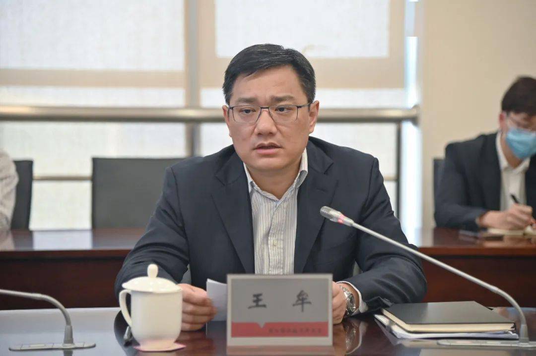 铆足干劲大干快上全力实现招商引资新突破