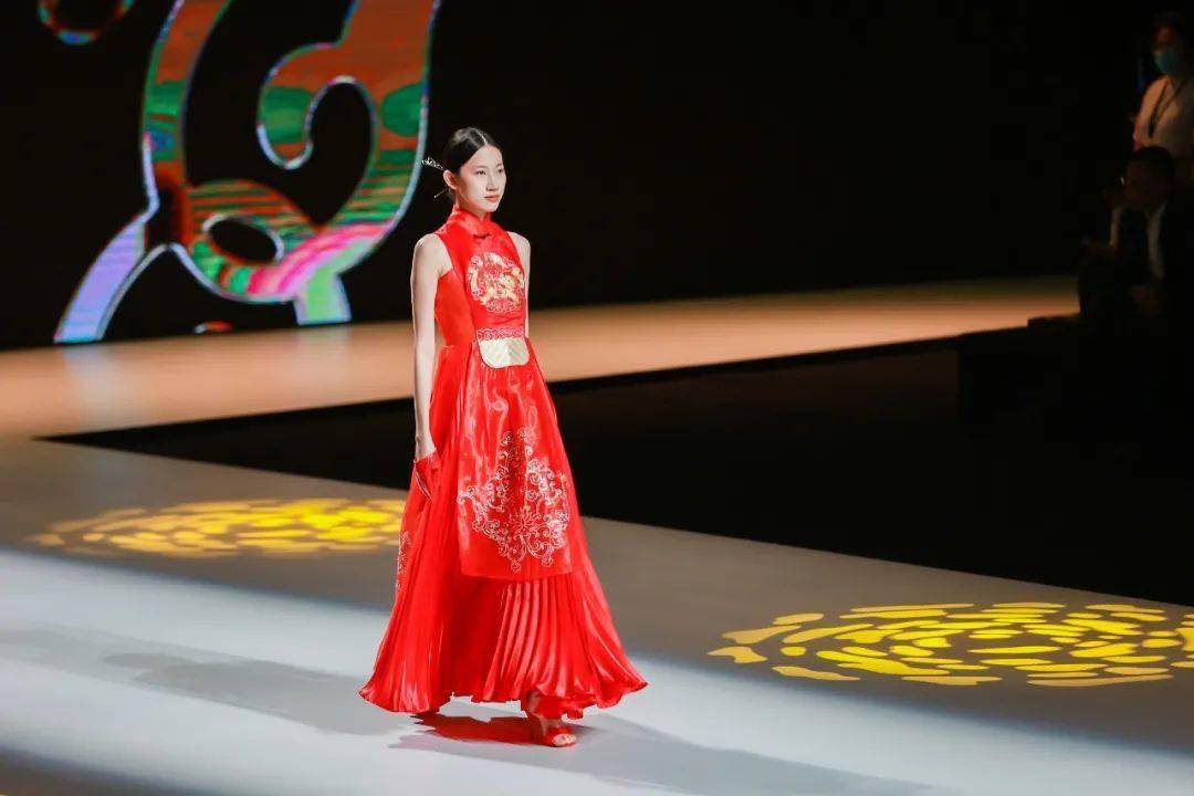 湾区 美到极致！花都非遗“闪耀”湾区时装周