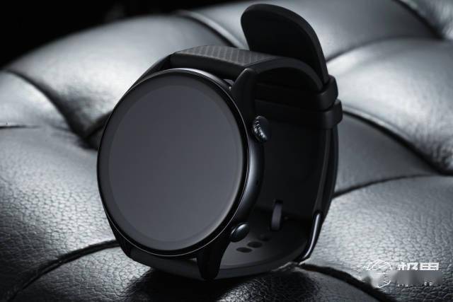 果君|华米GTR 3 Pro智能手表来了！内置自研系统能测血压，30天超长续航，1099元起售...