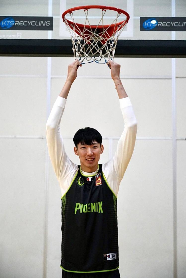 社交|NBL东南墨尔本凤凰队晒照 周琦亮相球队训练馆