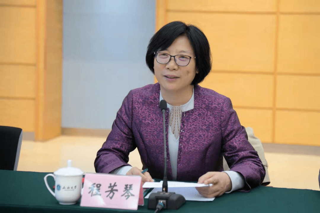 天镇县委常委,副县长贺荟锦与山西大学国内合作与交流处副处长马彦奇