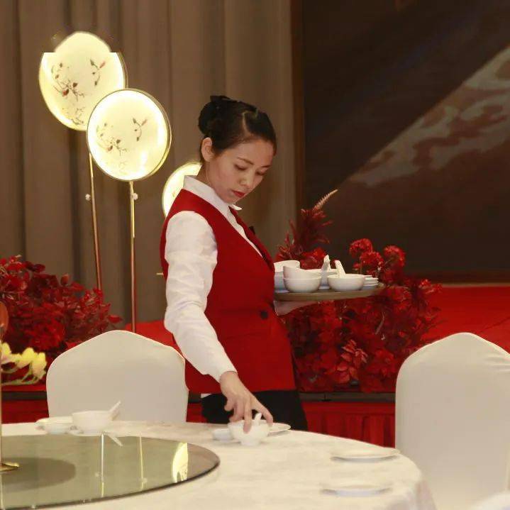 中餐宴会摆台,主题茶歇设计,前台操作等常规汇演项目和上菜秀,果酱画