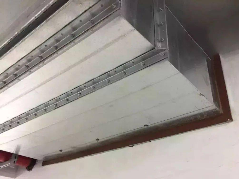 风管贯穿墙体风管贯穿楼板风管贯穿墙体,楼板处,应设置套管,套管与风