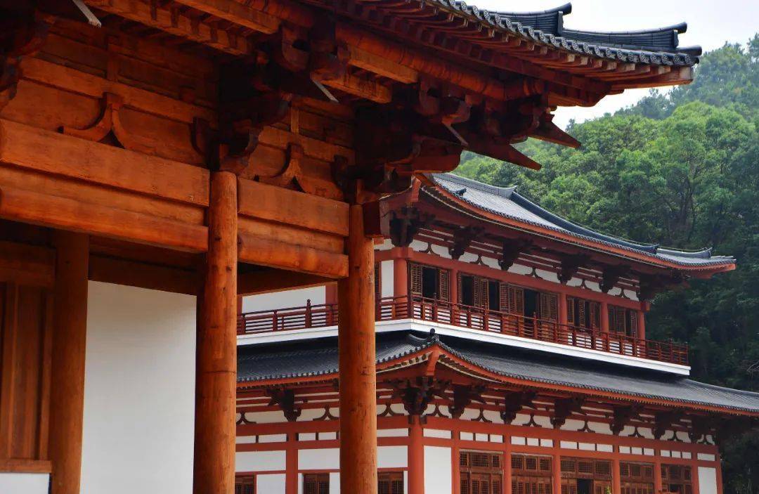隐元29岁在福清的黄檗山万福寺剃度.