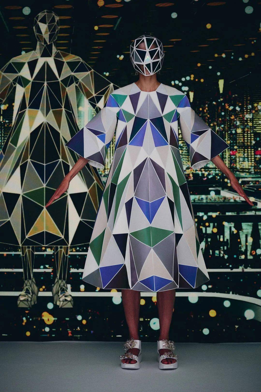 公众 科技感拉满的服装秀！日本三代设计师森永邦彦2022春夏系列发布！