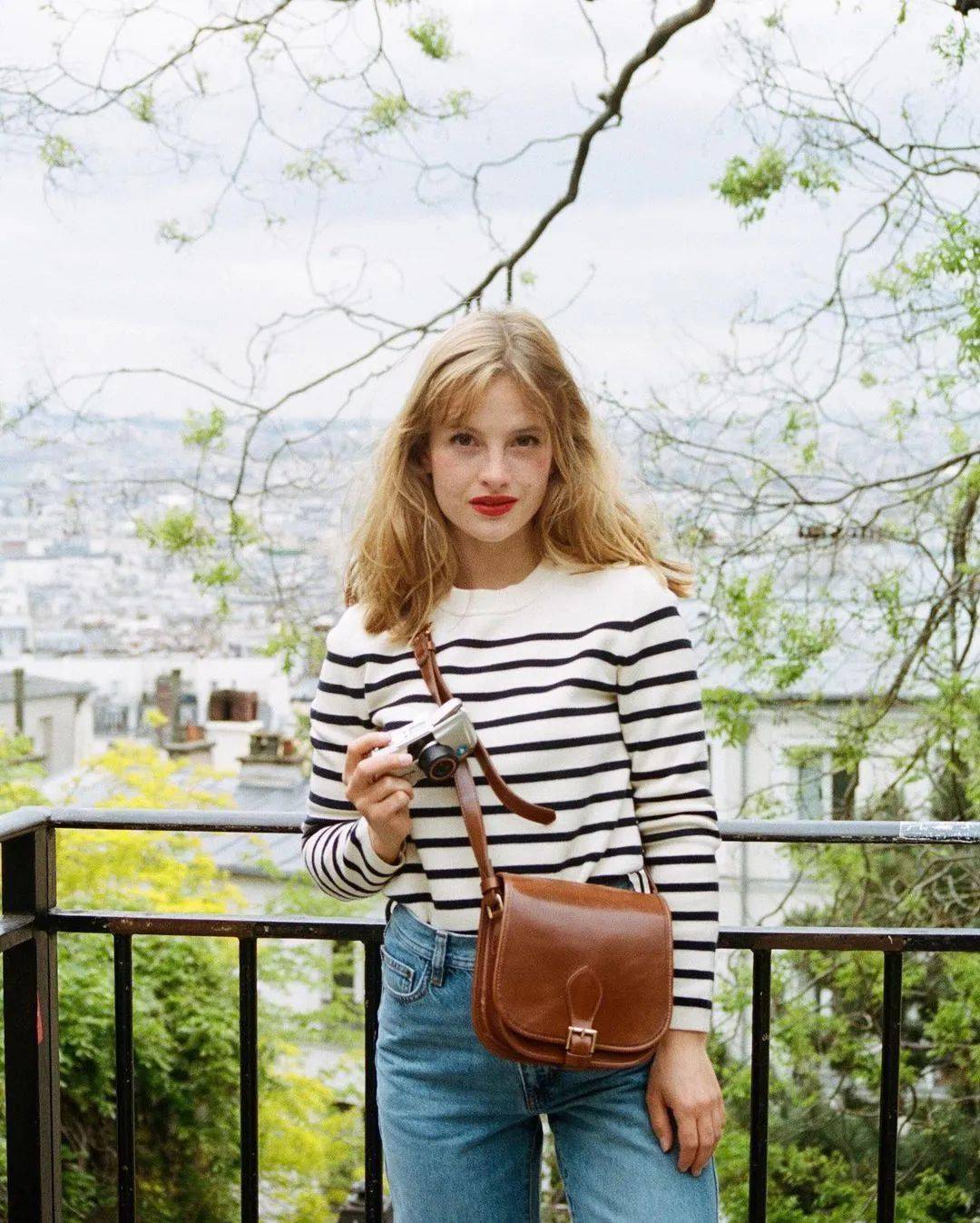 这位法国小姐姐,简直日常照穿搭天花板!