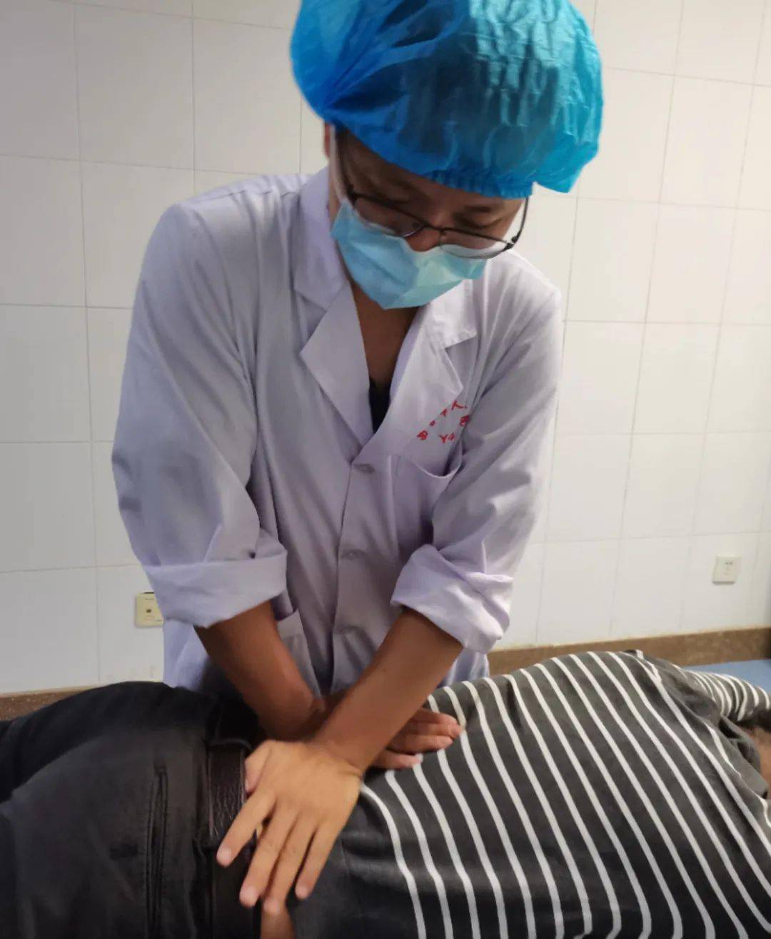 援疆风采正骨医院援疆专家南少林正骨手法巧治手机腕