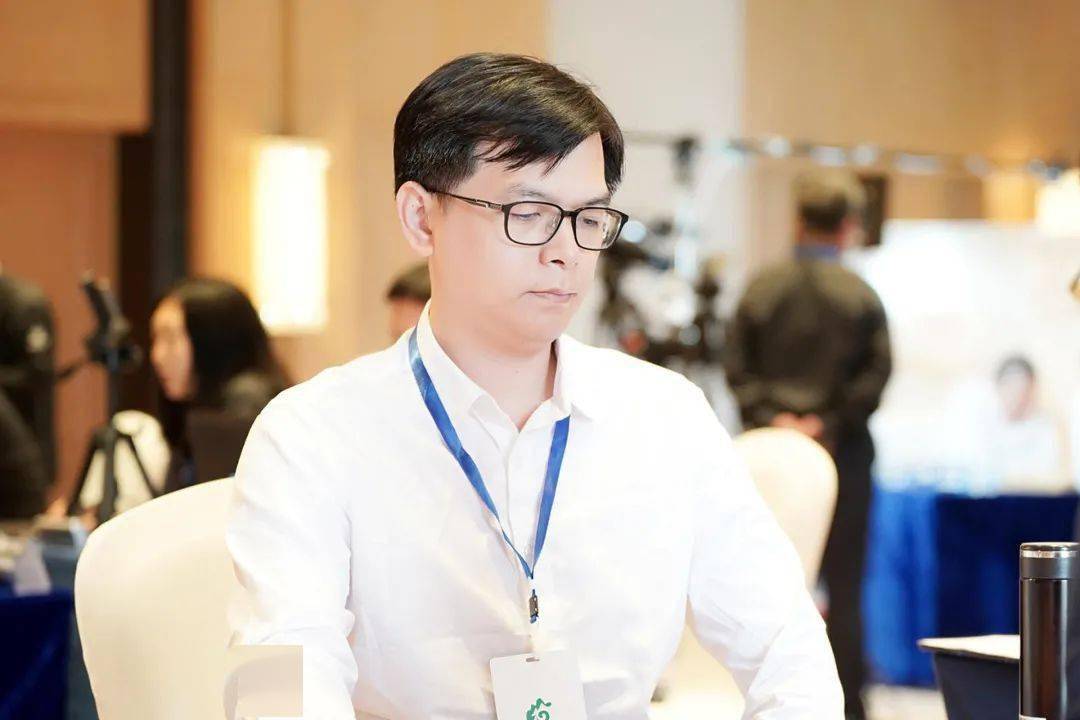 第二阶段的颓势让许国义特大饱受棋迷非议,本轮遇上象甲战绩同样不甚