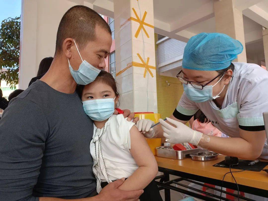  新冠疫苗是什么病毒吗会传染吗小孩子(打的新冠疫苗是病毒吗)