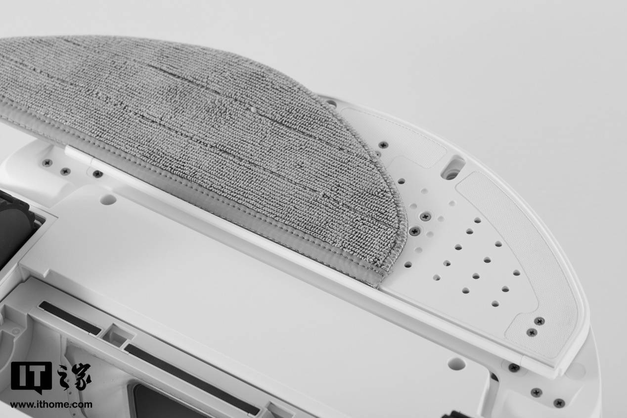 【IT之家开箱】米家免洗扫拖机器人图赏