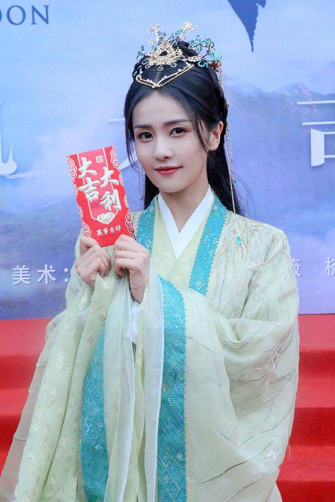 头饰|白鹿新剧《长月烬明》开机 古装灵动头饰精美