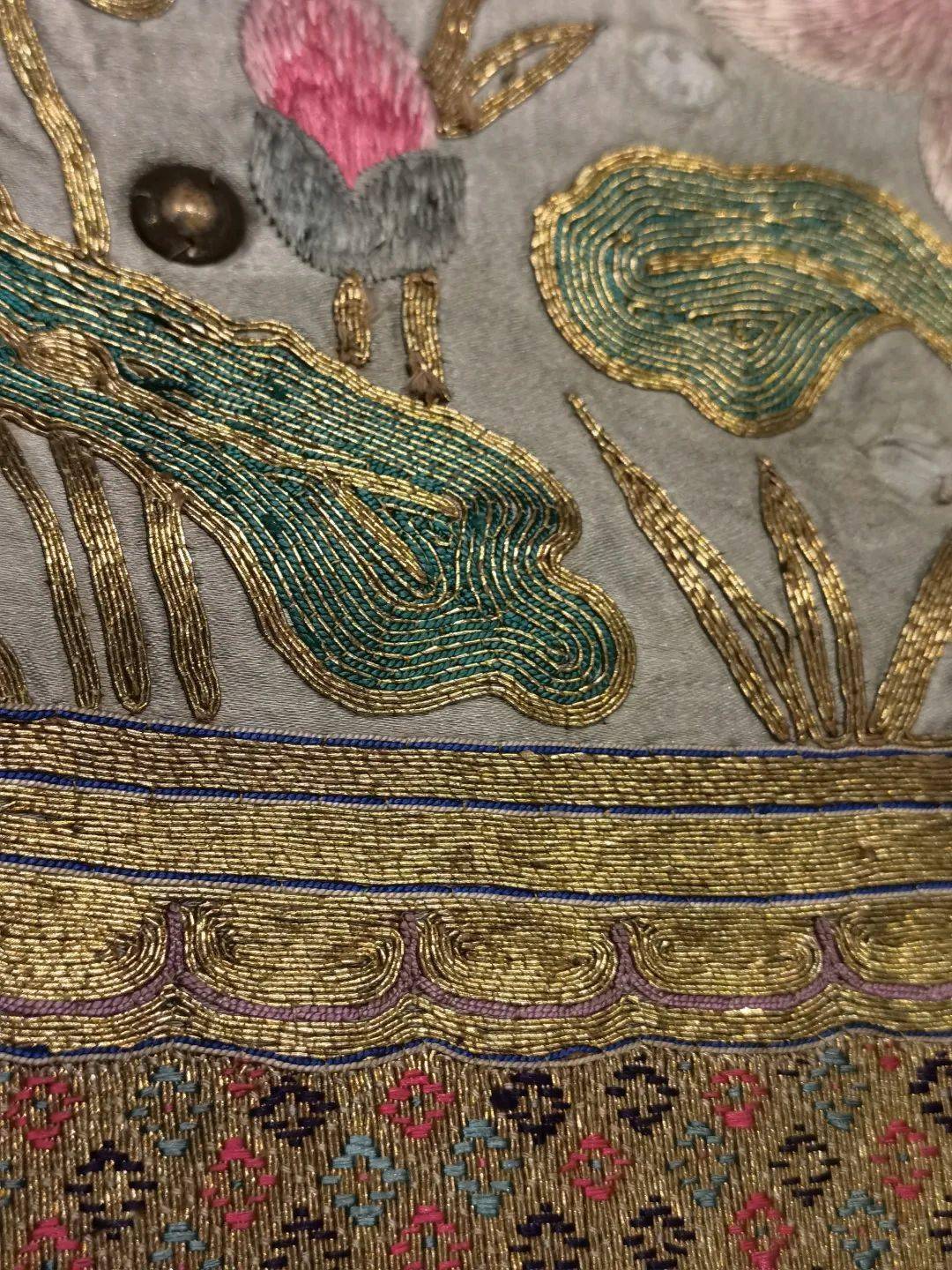 【广州十三行博物馆】广绣中的金丝银缕