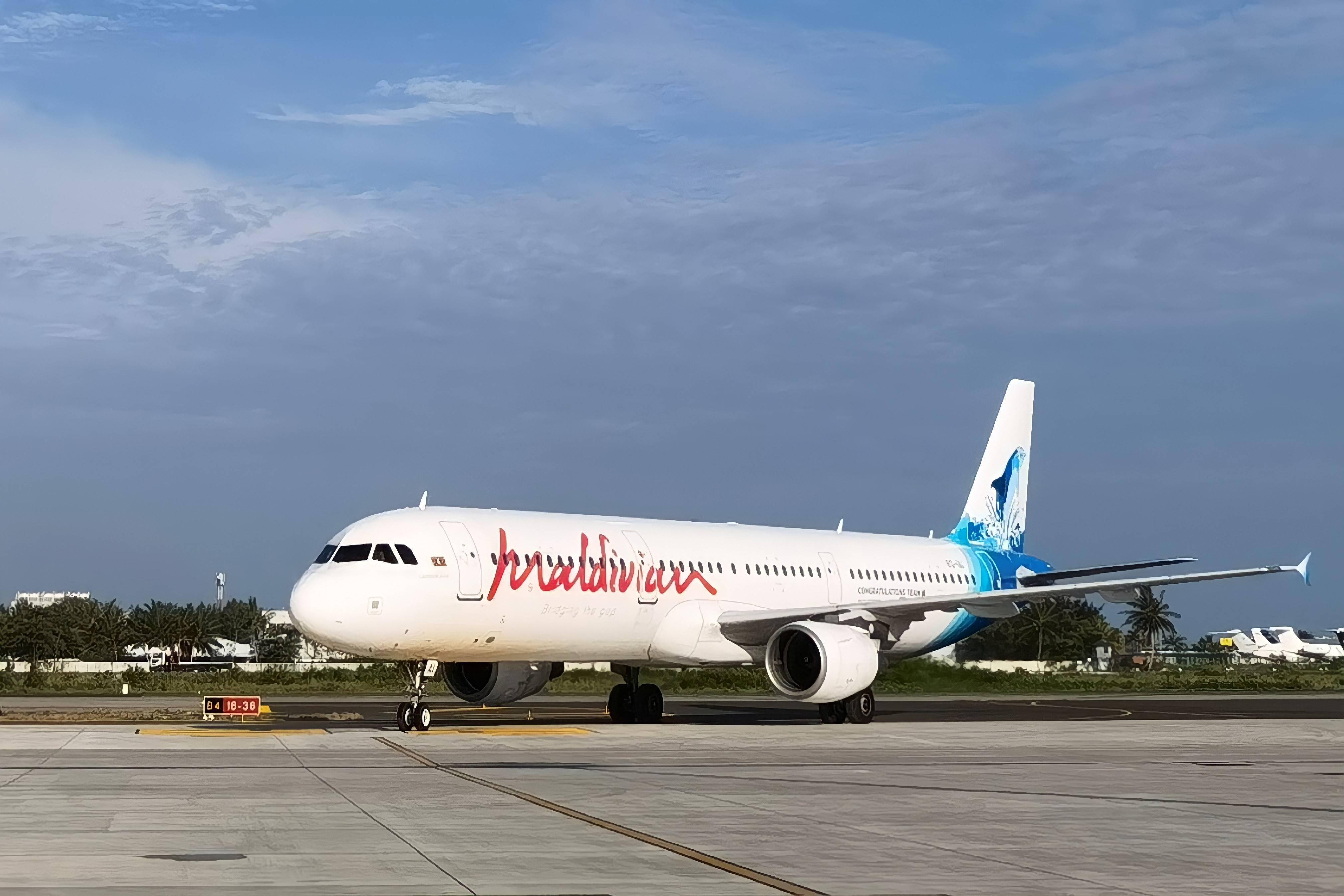 海平面上升，马尔代夫唯一的机场与海面近在咫尺