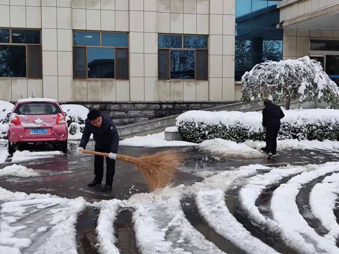 為有效應對降雪降溫天氣,切實做好防範應對工作,白橋鎮積極貫徹落實全