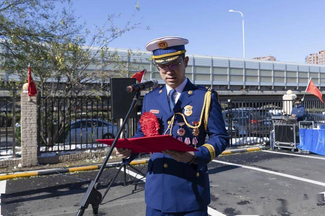 和消防忠诚卫士表彰大会参会代表隋兴亮,邱添两位同志作了表态发言