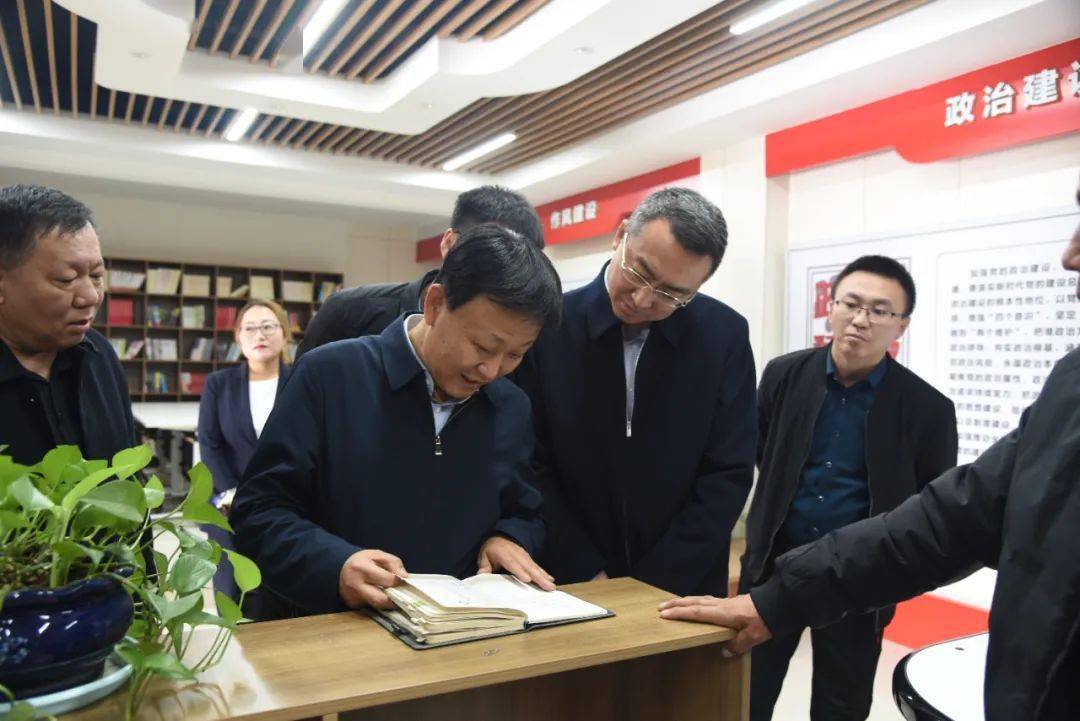 丁国华深入社区办调研_工作