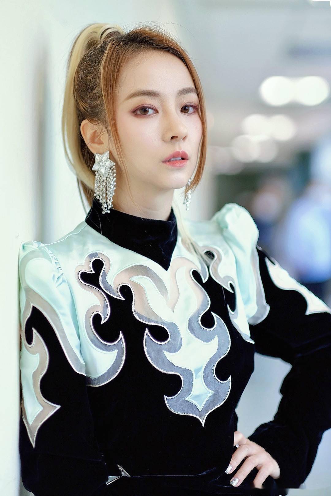 内地|进军TVB拿下香港中文金曲奖冠军 歌手谷娅溦：希望为自己“倔强”一次