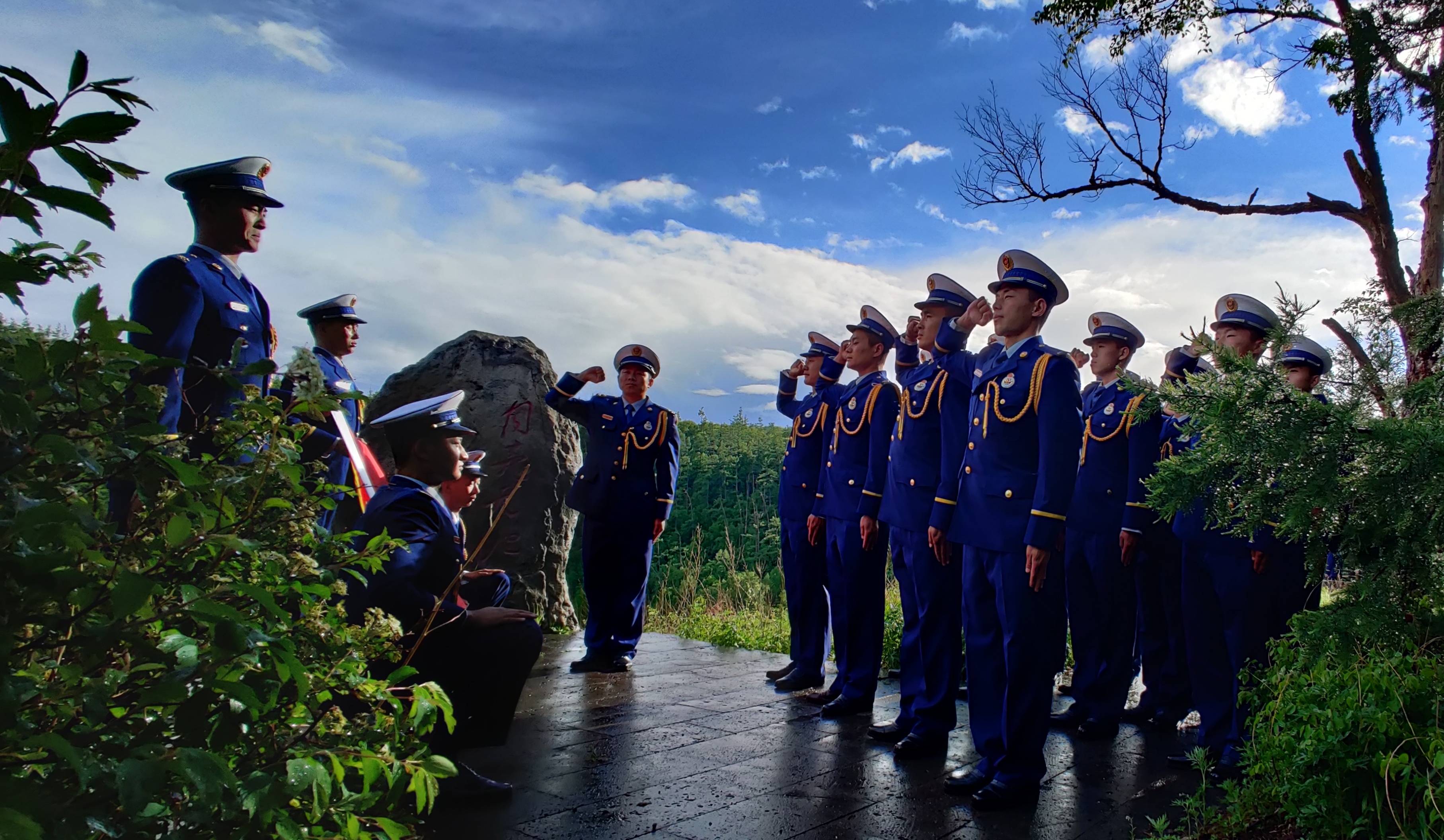一,通过宣传消防英雄事迹,使百姓认识,理解消防员一年一度的"119"消防