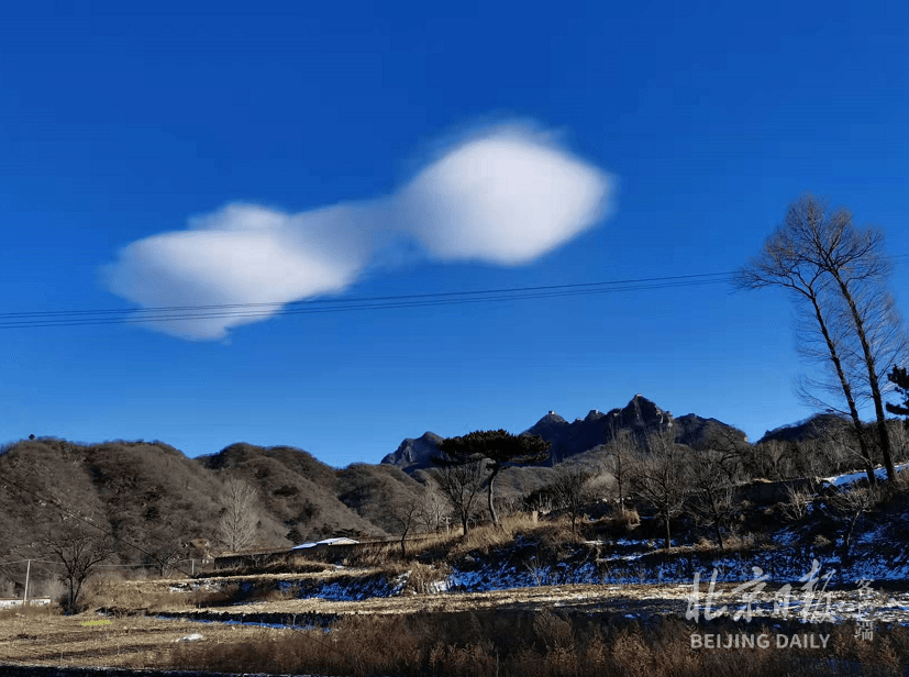 鲶鱼|飞碟？鲶鱼？飞艇？快看箭扣长城上的云，调皮地变变变