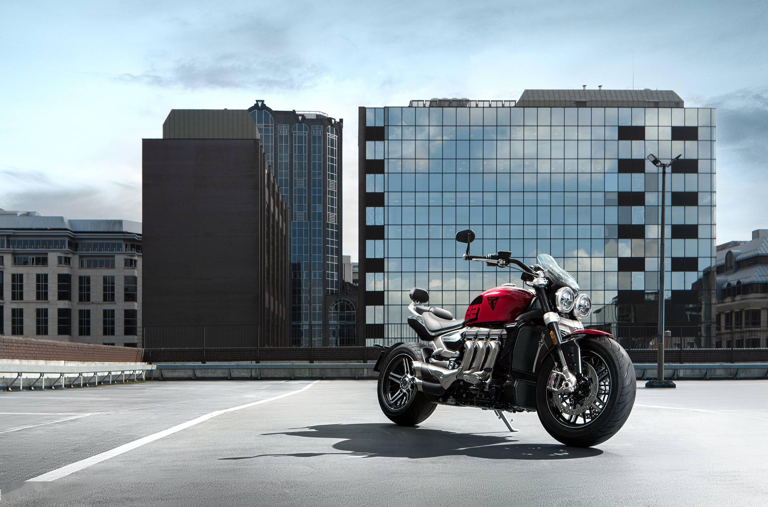 凯旋摩托发布火箭三streettwinthruxtonrs特别版